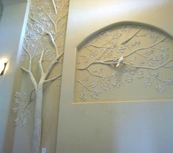 A szokatlan háromdimenziós fali dekoráció festett gipsz
