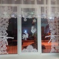 Karácsonyi dekoráció az ablakok az óvodában
