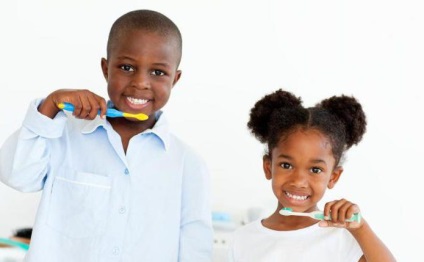 Miért van a gyerek fekete fogak lehetséges okok, hogyan lehet megoldani a problémát