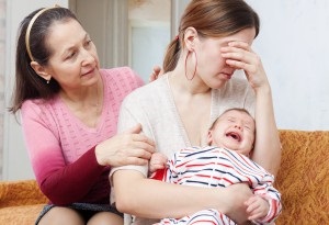 Szülés után pszichózis okai, kezelése és következményei