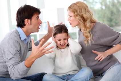 Szülő megtiltja gyermeknek, hogyan kell mondani, hogy „nincs” helyes