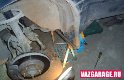 Kopog a kormánymű fogasléc (kéz) Kopogtat kormánymű fogasléc