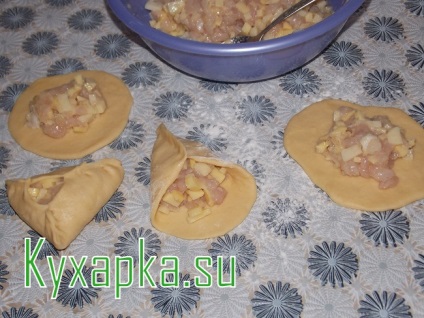 Tatár echpochmak pite csirke, házias ételek, egy fotót a recept lépések