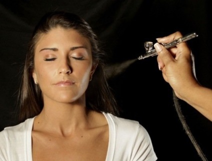 Airbrush make-up, hogy mi az, és hogyan kell használni a fényképet és videó vélemény