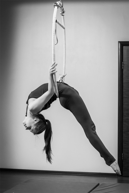 Akrobatika a levegőben gyűrű - képzés Jekatyerinburgban, pólus art - Táncstúdió a pilon