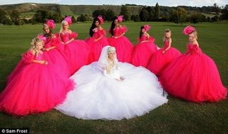 Cigány menyasszony és esküvői ruha