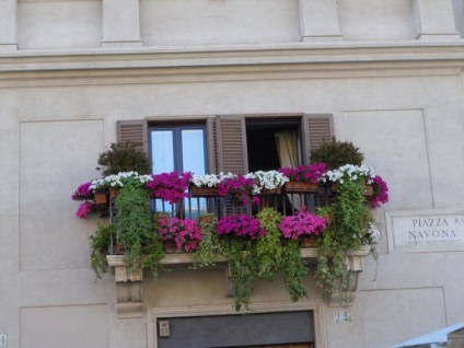 Virágok az erkélyen design fotó