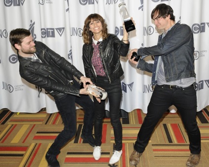Dragonette - Életrajz és Család (Dragonette) Dragonette - Életrajz és családi