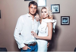 Elina Camiri és Alexander Zadoinov hagyta otthon 2 - nő s nap