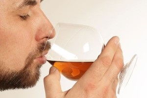 Mi a neve egy pohár brandy (Bohemian üveg, fűthető, fotó) (konyak) Mi a neve egy pohár brandy (Bohemian üveg, fűthető, fotó)