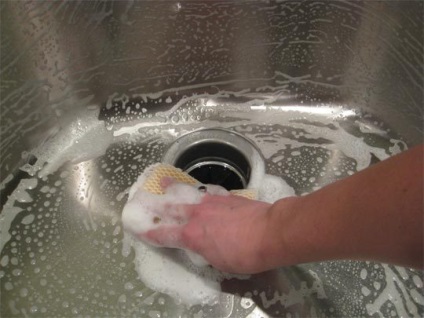 Hogyan tisztítható rozsdamentes mosogató
