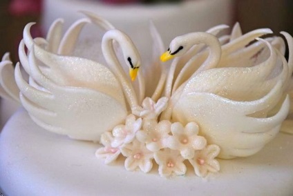 Hogyan készítsünk két hattyú a masztix a esküvői torta