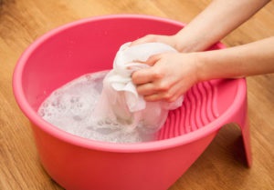Hogyan mossa gyermek újszülöttek számára a mosógépben
