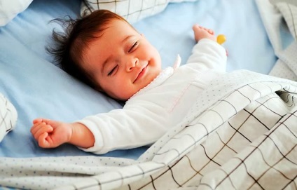 Hogyan tegye a baba aludni (újszülött grudnichka) az éjszaka, a délutáni