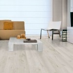 Hogyan válasszuk ki a padló a nappaliban porcelán, cserép vagy fa