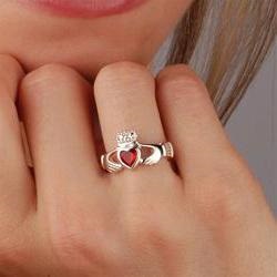 Claddagh gyűrű - egy nagy ajándék egy szeretett
