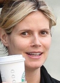 Claudia Schiffer smink nélkül (smink) Claudia Schiffer smink nélkül