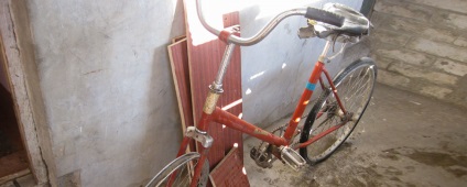 Felújítással helyszínen kerékpárt kerékpárok és képek