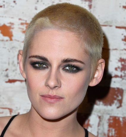 Kristen Stewart meglepődött összes ultra hajú! (Haircut) Kristen Stewart meglepődött összes ultra hajú!