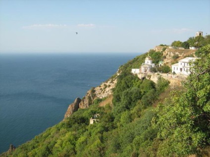 Cape Fiolent, jáspis strand leírás, jellemzők, szabadidő, vélemények