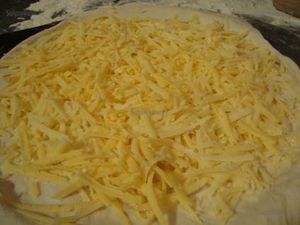 Pie sajttal és paradicsommal
