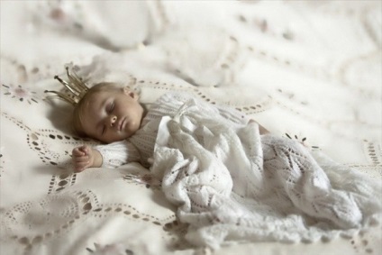 Miért a gyermek nem alszik a kiságyban