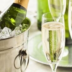 Champagne eladása, pezsgő és habzóbor a boltban winestyle