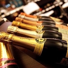 Champagne eladása, pezsgő és habzóbor a boltban winestyle