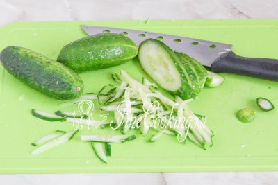 Saláta káposzta, retek, uborka - egy recept egy fotó