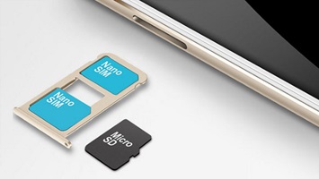 SIM-kártya és USB flash meghajtó egy nyílásba android