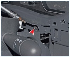 Eltávolítása a műszerfalon, a Nissan Almeria (visszavonás) Eltávolítása a műszerfalon, Nissan Almera