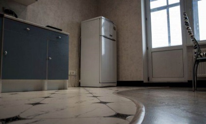 Közös a laminált és csempe a padlón a konyhában (15 fotó) (a konyha padlólap és laminált fotók) Közös a laminált és csempe a padlón a konyhában (15 fotó)