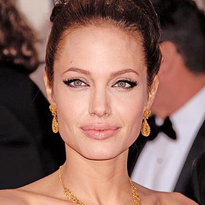 A nyilak a szeme, mint Angelina Jolie