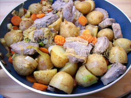 Sertés sült burgonyával (sertés szűzpecsenye recept) Sertés a sütőben burgonyával
