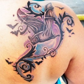 Tattoo denevér értelmében - a szó egy szimbólum, a lányok és fiúk