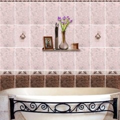 Fürdőszoba olasz stílusú díszítés a falak, bútorok és kiegészítők