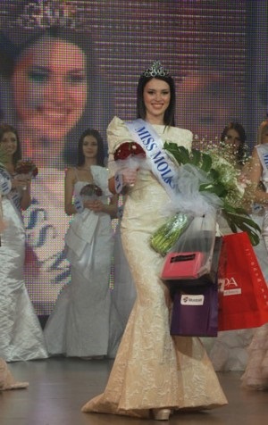 Veronica Popovici első kisasszony (első) Veronica Popovici első kisasszony