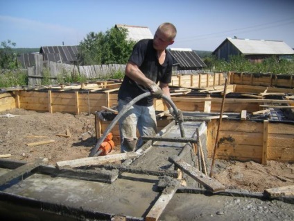 A választás a beton az alapítvány, betonsk (alapozó) A választás a beton az alapítvány, betonsk