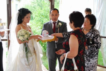Keleti esküvői pohárköszöntő kazah pirítós egy esküvőn