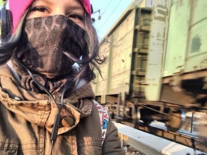 Ussuriisk lány esett a mozdony kerekei