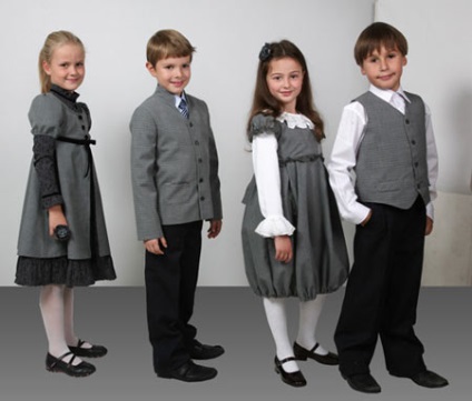 11 szabályzat iskolai szekrény, de szürke ruhában a gyermek iskolai