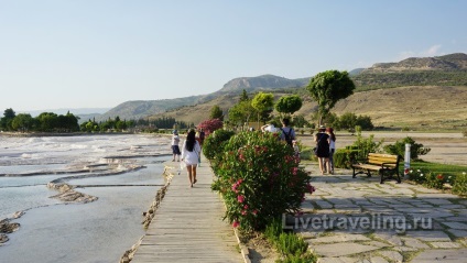 A hófehér Pamukkale és az ősi város Hierapolis - látni kell Törökország - élőben utaznak (Pamukkale) A hófehér Pamukkale és az ősi város Hierapolis - látni kell Törökország - élőben utazás