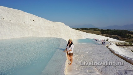 A hófehér Pamukkale és az ősi város Hierapolis - látni kell Törökországban - élni én (tiszta fehér) A hófehér Pamukkale és az ősi város Hierapolis - látni kell Törökország - élőben utazás