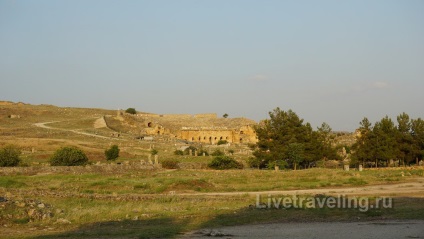 A hófehér Pamukkale és az ősi város Hierapolis - látni kell Törökországban - élni én (tiszta fehér) A hófehér Pamukkale és az ősi város Hierapolis - látni kell Törökország - élőben utazás