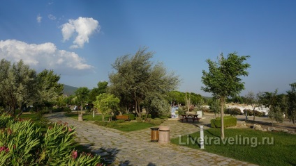 A hófehér Pamukkale és az ősi város Hierapolis - látni kell Törökországban - élni én (tiszta fehér) A hófehér Pamukkale és az ősi város Hierapolis - látni kell Törökország - élőben utazás