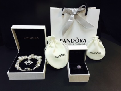 Pandora karkötő (119 fotó), hogyan kell megnyitni és kopás ékszerek varázsa a kezét, hogyan lehet megkülönböztetni az eredeti