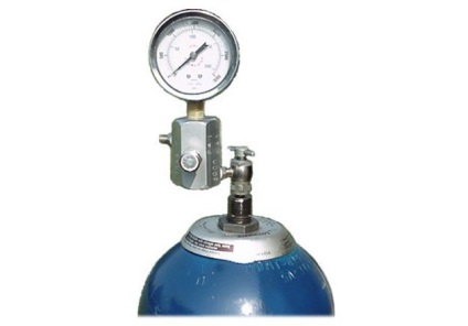 A légnyomás az akkumulátorban adott eszköz és működési elv