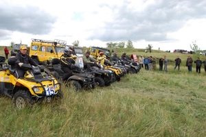 Jeep fesztivál „Independence Day” (jeep-fesztivál függetlenségének napja Samara 10. és június 11. tölgy Umet falu a kerület) Jeep fesztivál „Függetlenség napja”