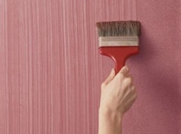 Texturált festék a falakon saját kezűleg az alkalmazott hengerrel, ecsettel