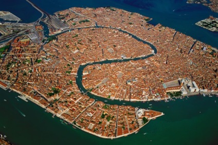 Hol van Velence, a földrajzi elhelyezkedés a térképen